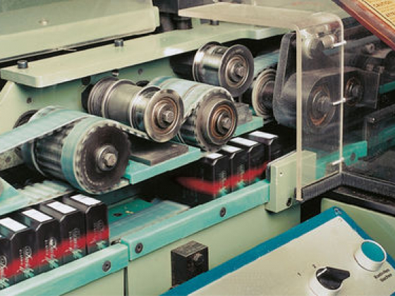Slotted power transmission belt 